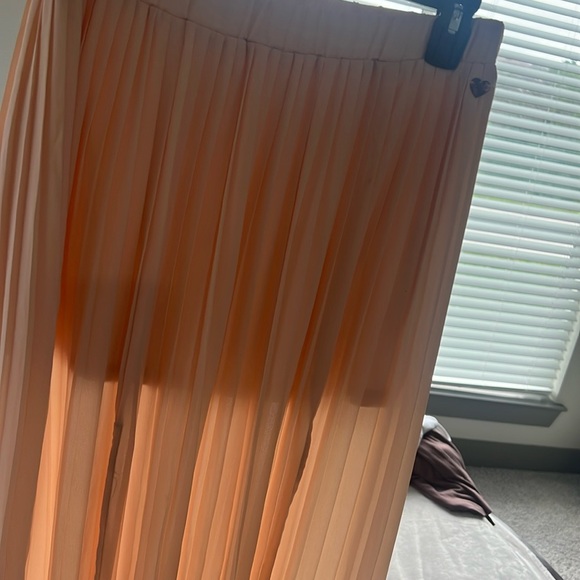 Kendall & Kylie light peach pink skirt - Picture 5 of 6